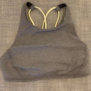 Lululemon High Neck Free to Be Bra Size 6